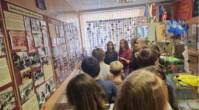  Kā notiek ekskursija, 5.c. klase skolas muzejā